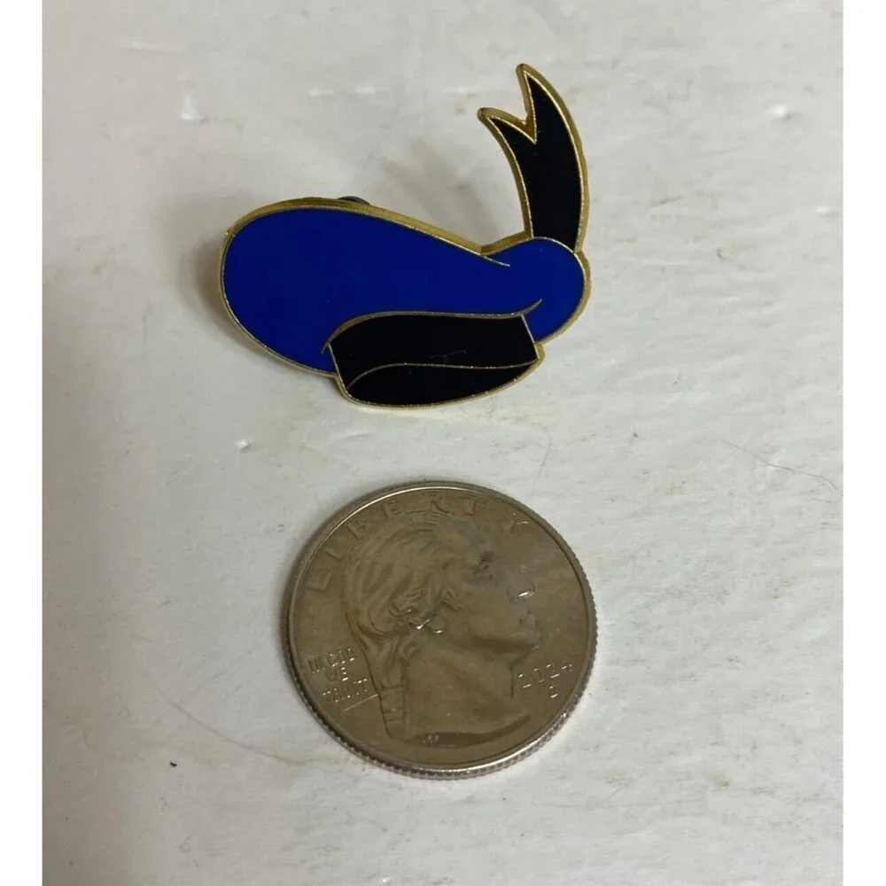 Disney 2016 Hidden Mickey Trading Pin - Donald Duck Mystery Character Hat